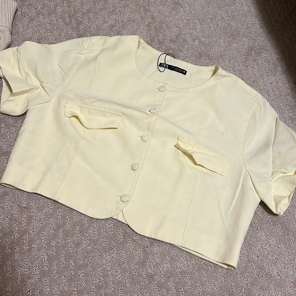 Light yellow zara crop top
